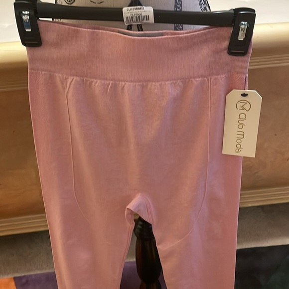 Club Moda High Performance Seamless Activewear-Fit Flow Sports Bra & Leggings - Picture 6 of 6